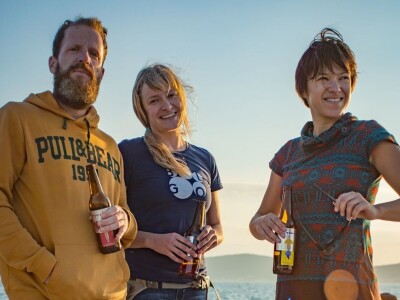 Zadružno pivo: Svi bi Plavušu i neposlušnu iz Brloga!