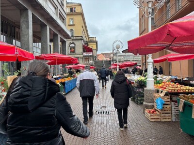 Zagrebačka tržnica Dolac ide u sanaciju, prodavači razočarani novim pozicijama