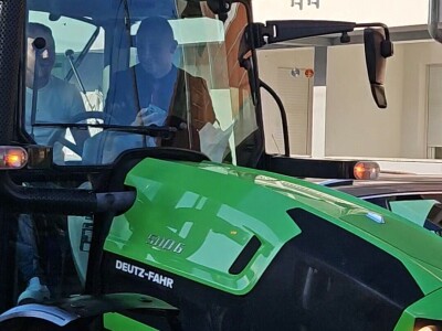 "Zalizan i namirisan" u traktoru od 100.000 KM stigao na maturu: Ko je Muris Fuško? "Zalizan i namirisan" u traktoru od 100.000 KM stigao na maturu: Ko je Muris Fuško?