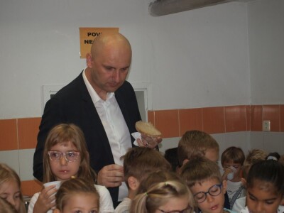 Započela akcija "Danas jedemo vina"