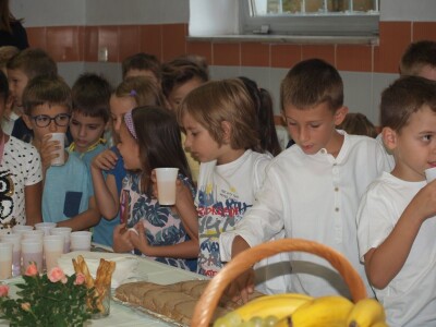 Započela akcija "Danas jedemo vina"