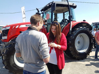 Zaprosio djevojku na sajmu u Gudovcu Zaprosio djevojku na sajmu u Gudovcu