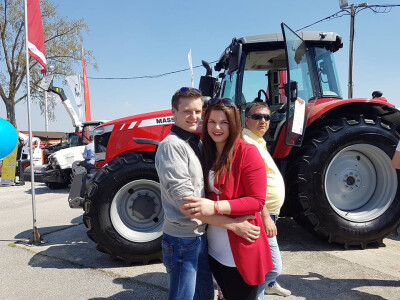 Zaprosio djevojku na sajmu u Gudovcu Zaprosio djevojku na sajmu u Gudovcu