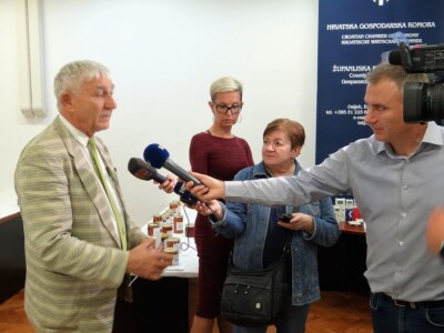 ZAVRŠENO OCJENJIVANJE 23. SORTNIH VRSTA MEDA U HGK ŽK OSIJEK!