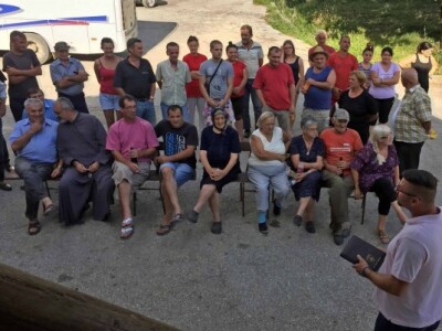 Organizovao zbor u centru sela