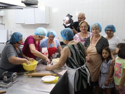 Žene u derventskom Udruženju počele izradu proizvoda od tijesta