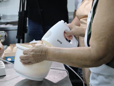 Žene u derventskom Udruženju počele izradu proizvoda od tijesta