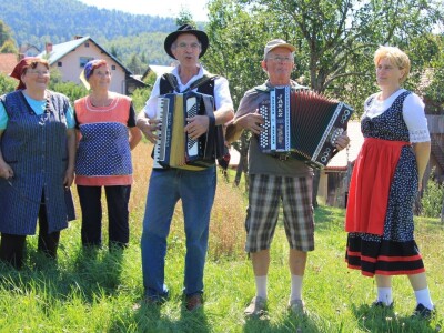 Žetva zobi u Gorskom kotaru na tradicijski način