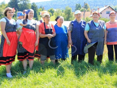 Žetva zobi u Gorskom kotaru na tradicijski način
