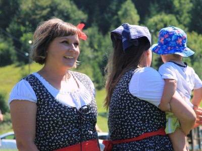 Žetva zobi u Gorskom kotaru na tradicijski način