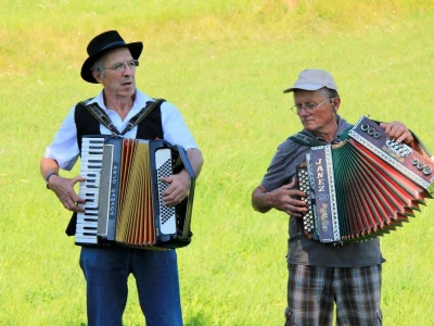 Žetva zobi u Gorskom kotaru na tradicijski način