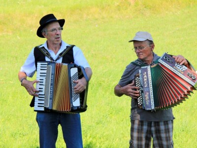 Žetva zobi u Gorskom kotaru na tradicijski način