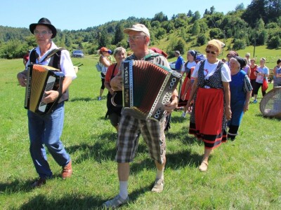 Žetva zobi u Gorskom kotaru na tradicijski način