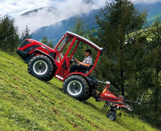 Traktor Antonio Carraro TTR 4400 HST.