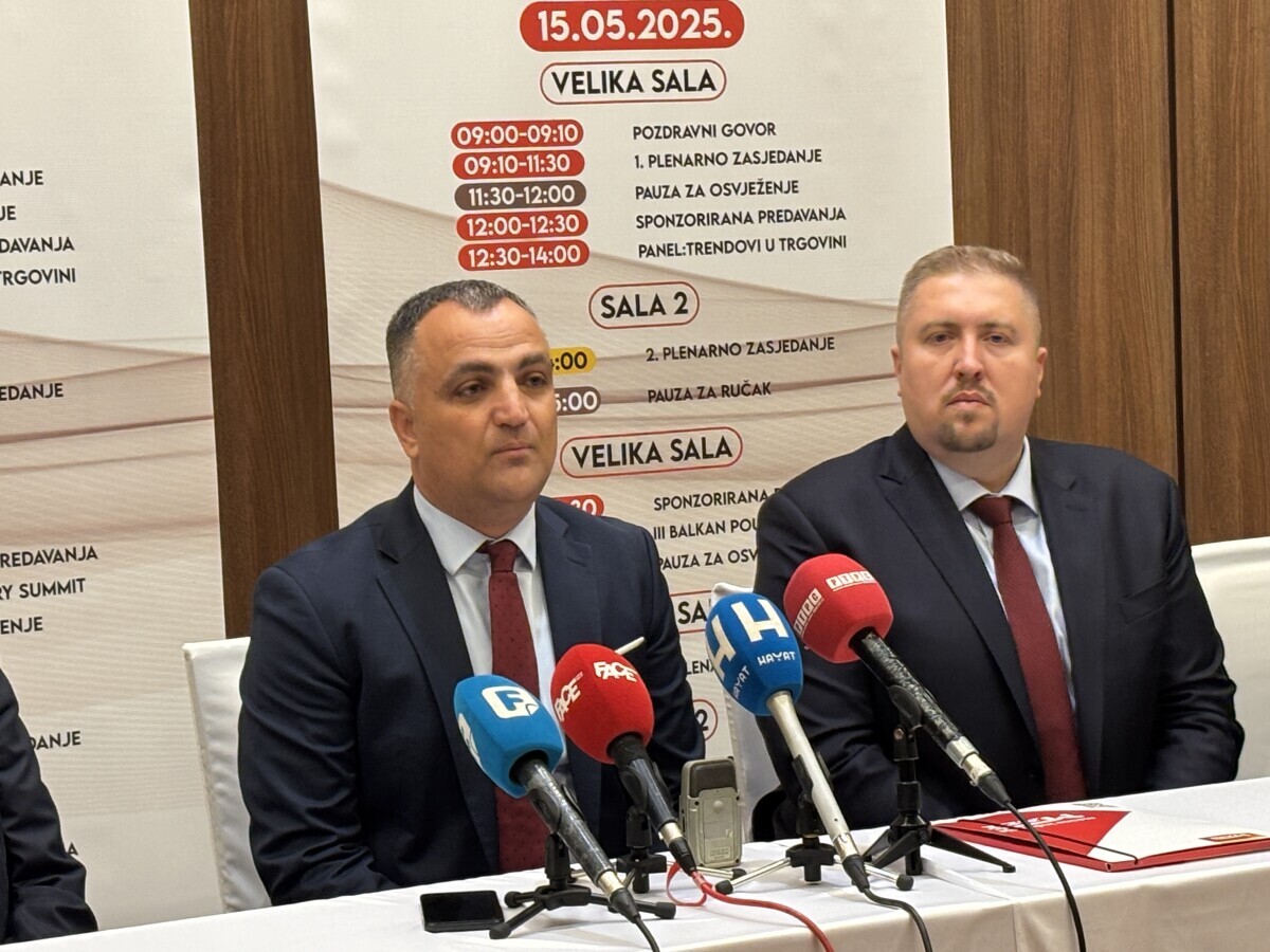 s press konferencije