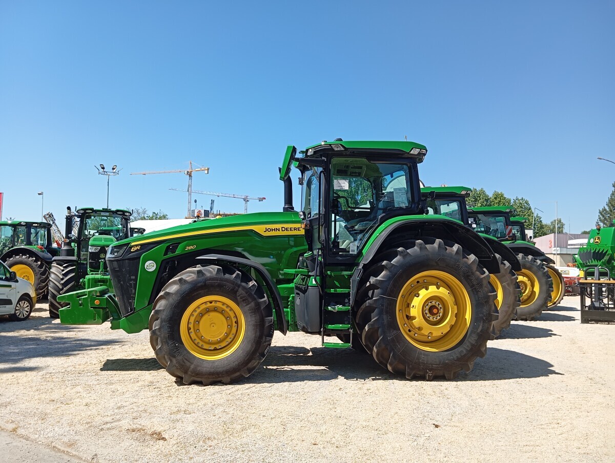 John Deere traktori