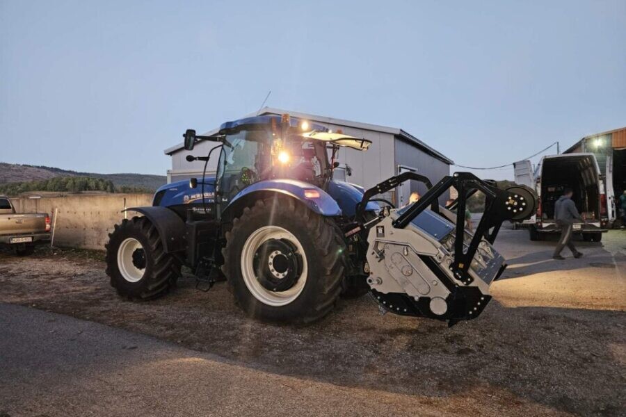 traktor s priključkom