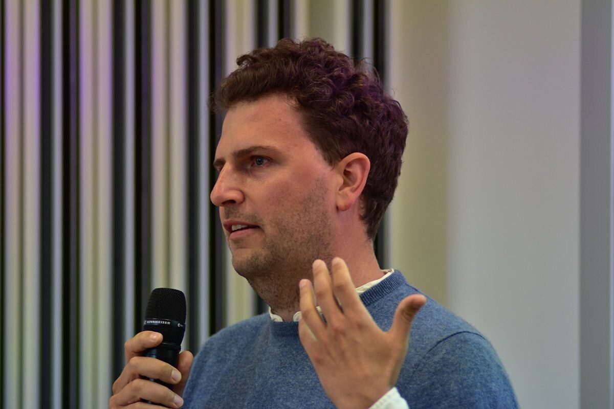 Profesor dr. Niklas Möhring, prodekan za istraživanje i razvoj karijere Fakulteta AEl Sveučilišta u Bonnu, pozdravio je goste.