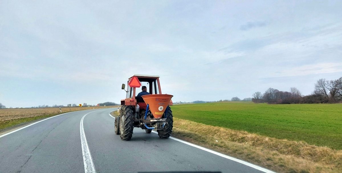 U saobraćaju je najopasniji neosvijetljeni traktor, ali i prljavi točkovi - Poljoprivredne vijesti | Agroklub.ba