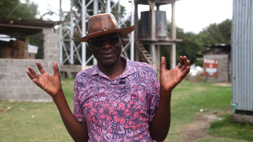 On je dokaz da je u poljoprivredi sve moguće - beživotnu zemlju pretvorio u samodostatnu oazu