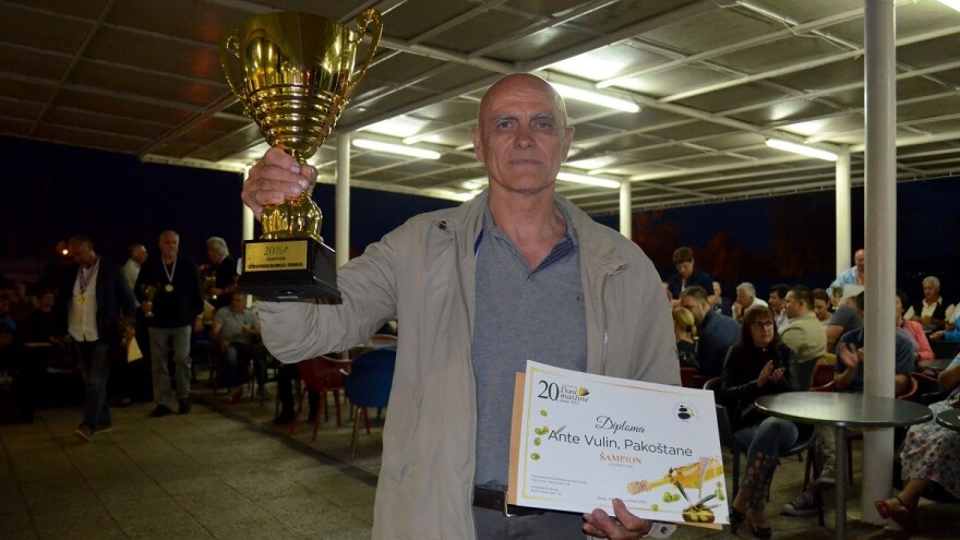 Apsolutni šampion Ante Vulin prodaje maslinovo ulje u tortama i pogačama