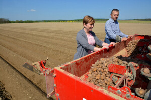 Do zemlje došao dok se još nije dobivao poticaj, danas Agro Puškarić gradi još jaču priču i - zapošljava!