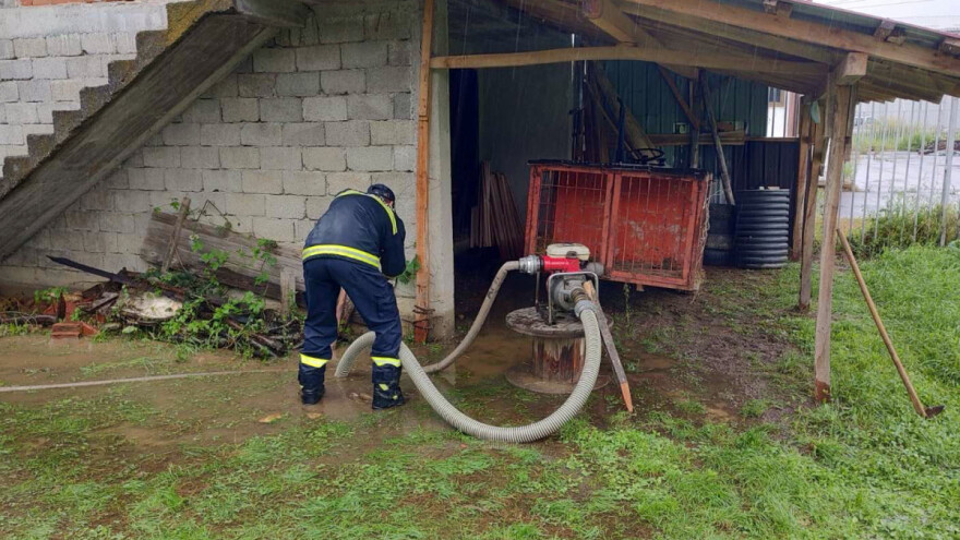 Vanredna situacija u 56 gradova i opština: Bujice oštetile puteve, nosile mostove
