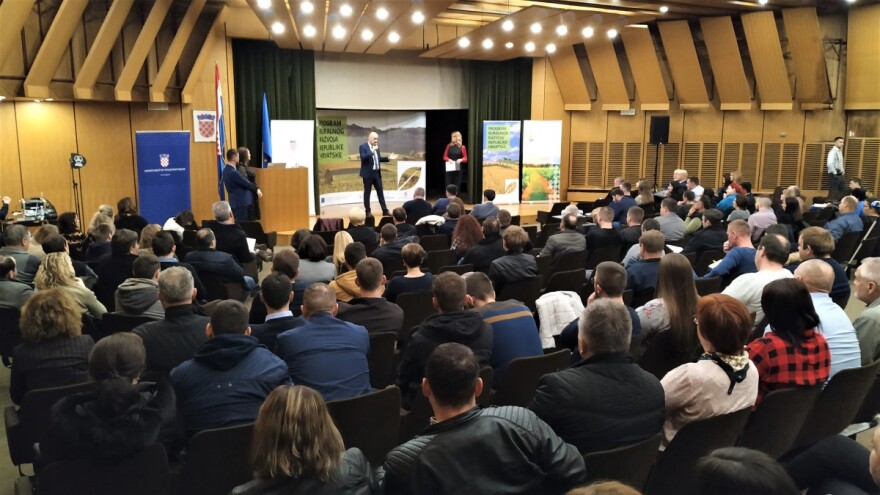 132 poljoprivrednika potpisala ugovore iz operacija 6.1.1. i 6.2.1.