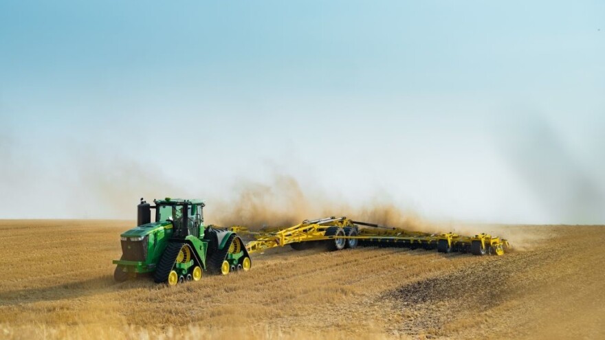 John Deere i Bednar oborili svetski rekord u obradi zemlje