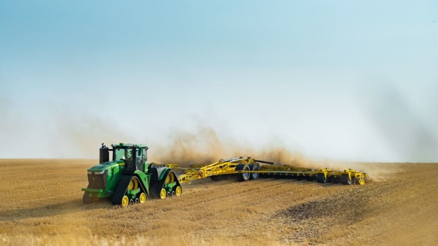 John Deere i Bednar oborili svjetski rekord u obradi zemlje