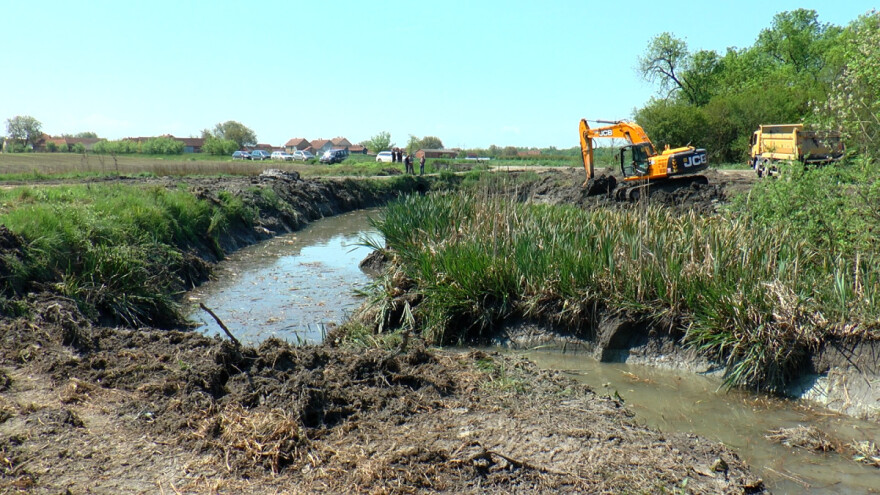 Deponija na kome je nekada bilo betonsko kupatilo, sada se uklanja