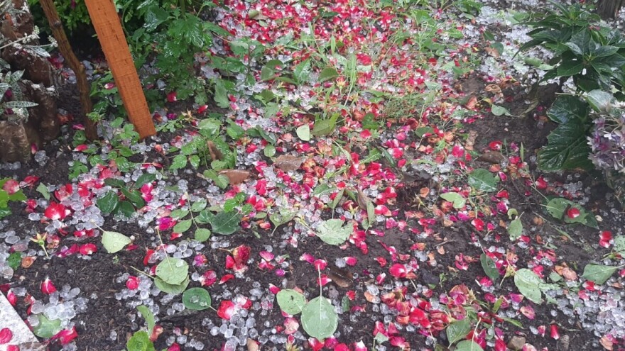 Pala tuča, ali i neeksplodirana protugradna raketa na obiteljsku kuću