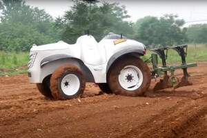 Predstavili prvi pametni 5G traktor na vodik