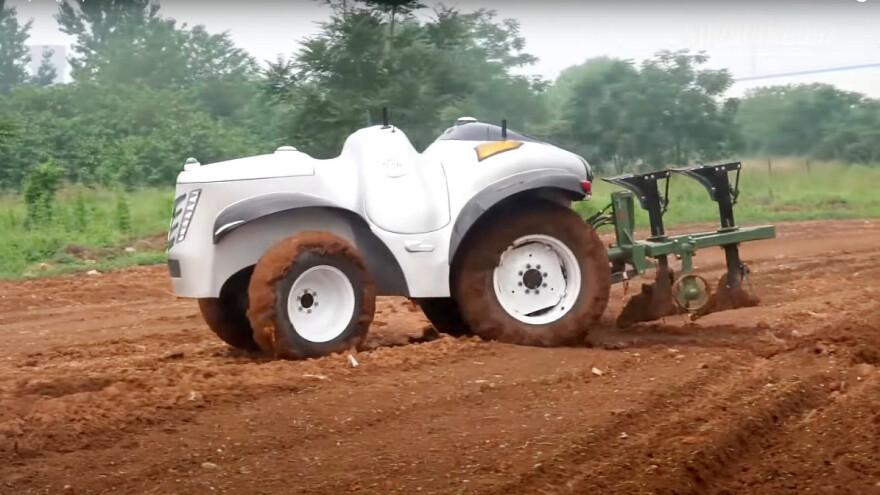 Predstavili prvi pametni 5G traktor na vodik