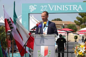 Otvorena 27. Vinistra, prvi put na otvorenom