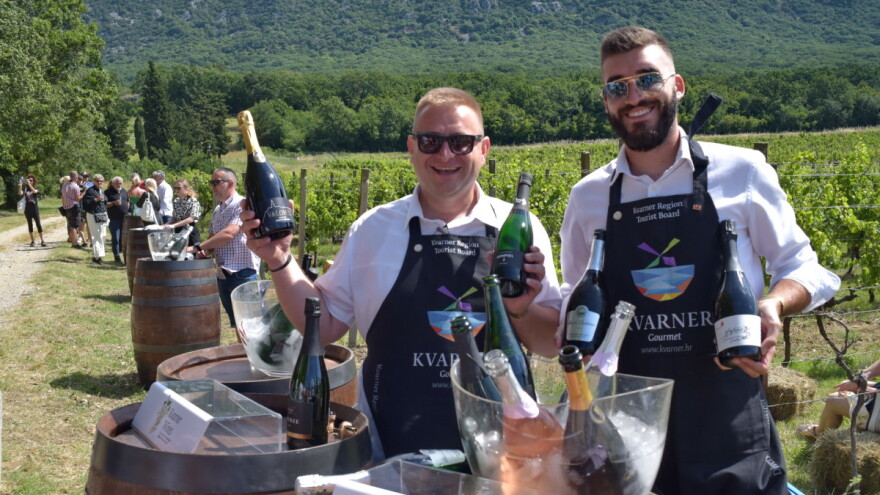 Održan prvi Kvarnerski pjenušavi doručak u vinogradu