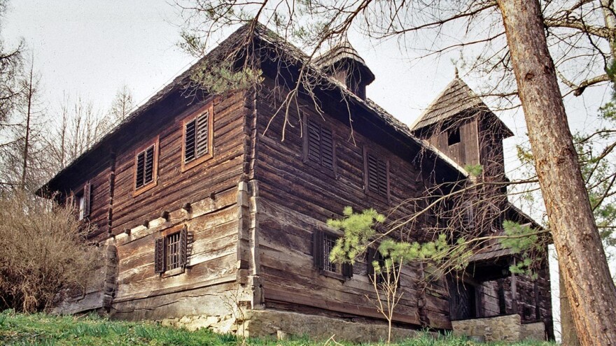 Rijedak zanat: Milan Drmić obnavlja i seli stare kuće