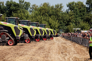 Češki poljoprivrednik kupio 17 traktora Claas Xerion