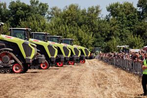 Češki poljoprivrednik kupio 17 traktora Claas Xerion