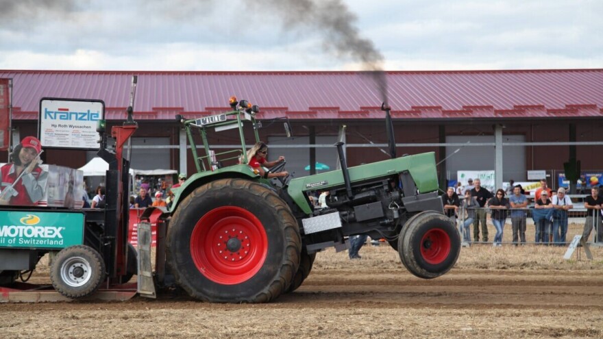 Žele zabraniti vuču traktora jer zbija tlo?