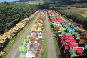 "Groblje" kombajna pretvorio u unosan posao - posjeduje ih preko 350