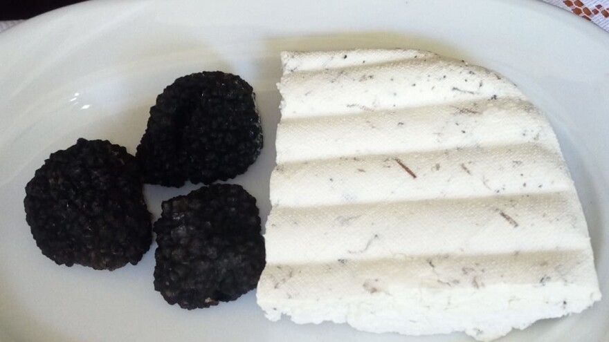 Kozji sir sa tartufima - za duplu lekovitost