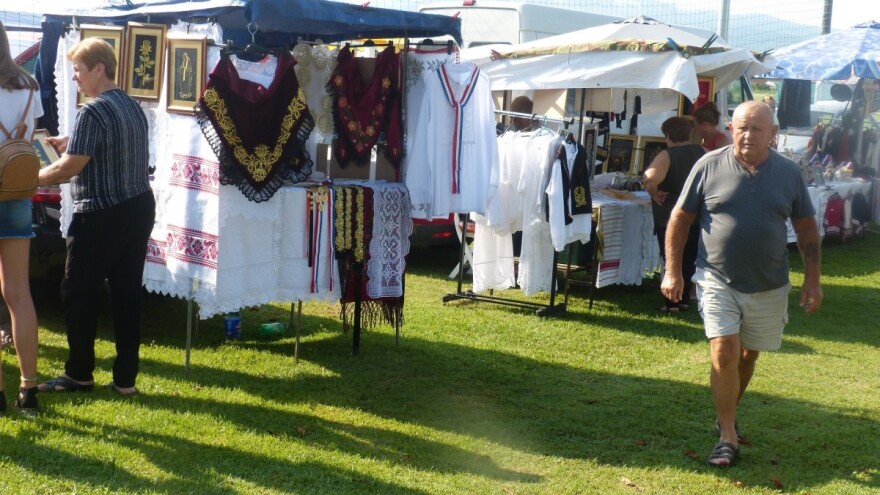 Održan robni i stočni sajam u Novoj Kapeli: Ljudi gledaju, ali malo tko kupuje