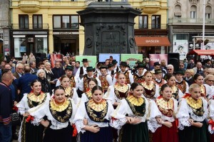 Trg bana Jelačića u znaku slavonskih delicija i rukotvorina