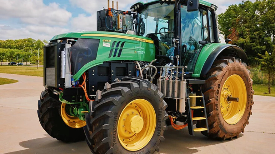 Predstavljen prvi traktor na amonijak