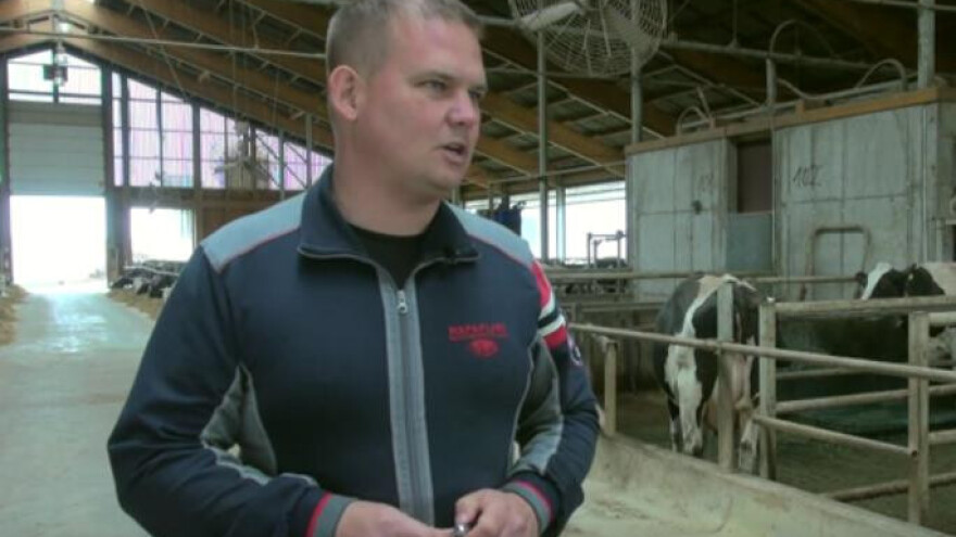 Mužnja krava robotima u slobodnom sustavu