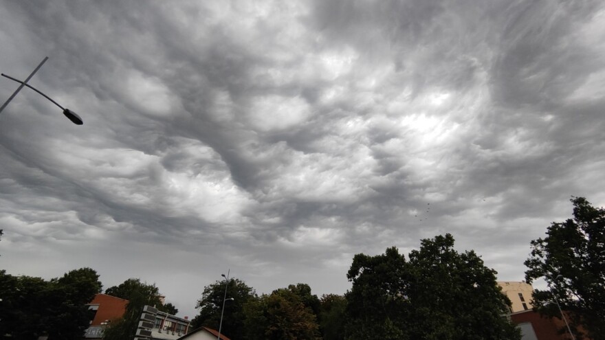 Kao tornado da je prošao, a tek se očekuje vetar i grad
