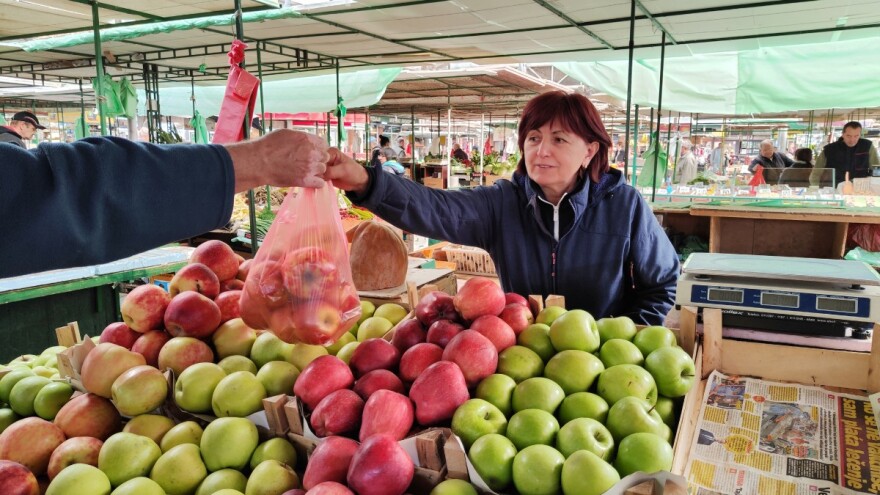 Zarađuju više od proizvođača, ali pijace bez njih ne mogu?