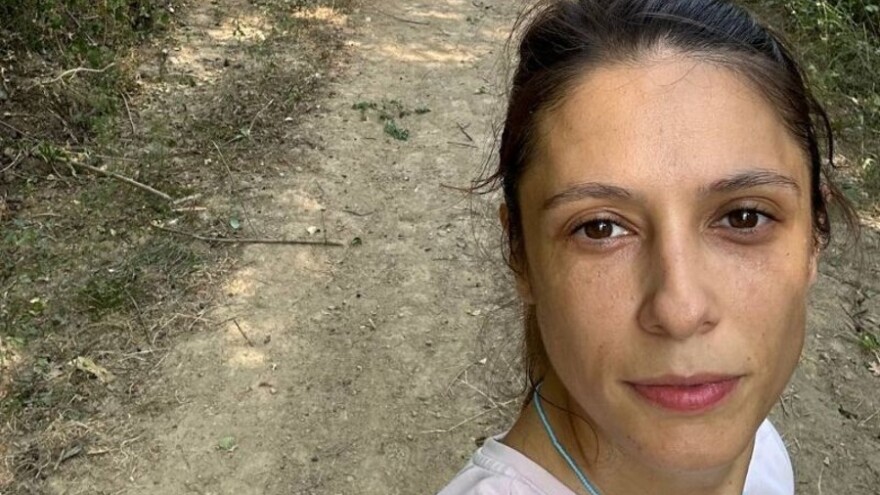 Katarina na dedovini podiže zasad od 600 oraha i poručuje: "To je moje, odatle sam"