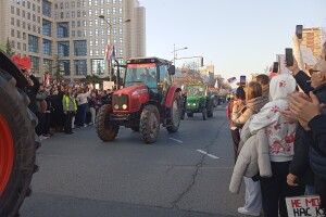 Počeo veliki prosvjed u Novom Sadu - traktori stigli na blokade, poljoprivrednici kuhaju za studente